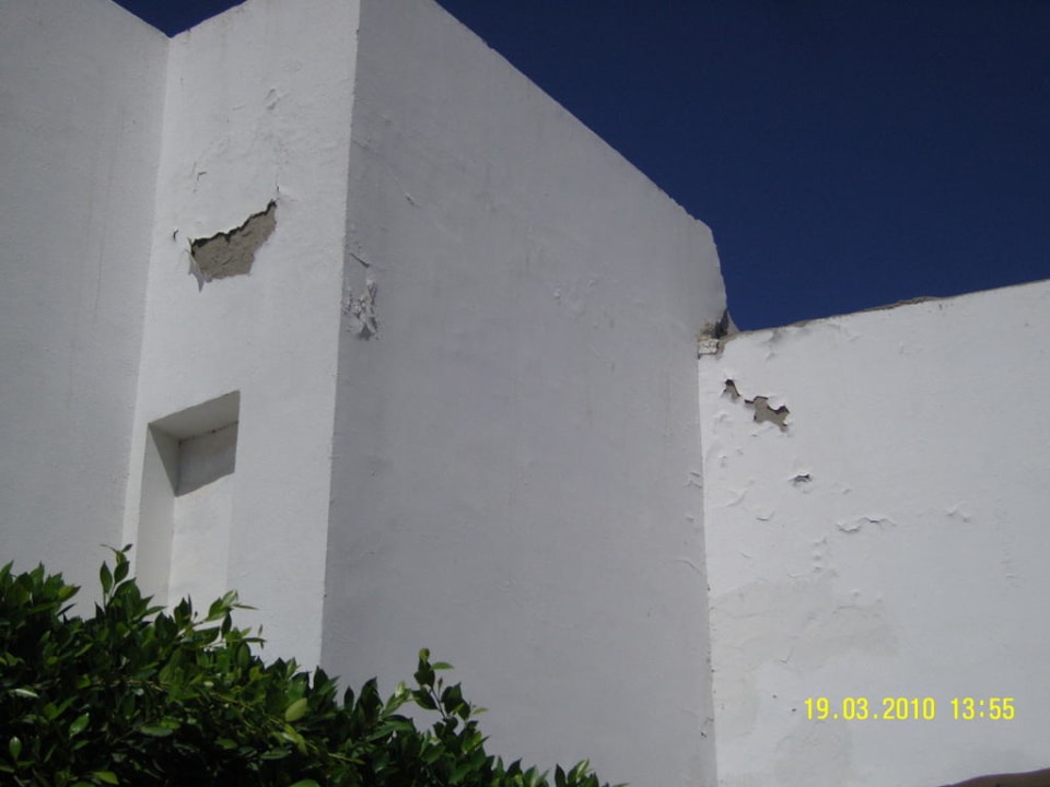 Bröckelnde Fassade Lotus Bay Beach Resort