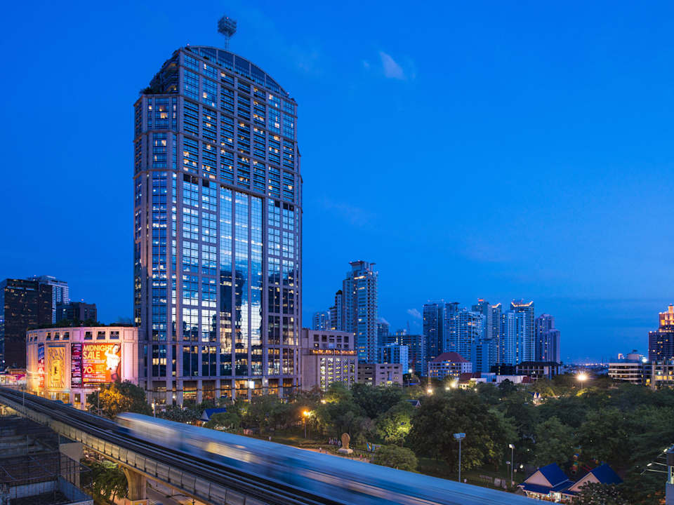 Hotel Exterior Emporium Suites by Chatrium