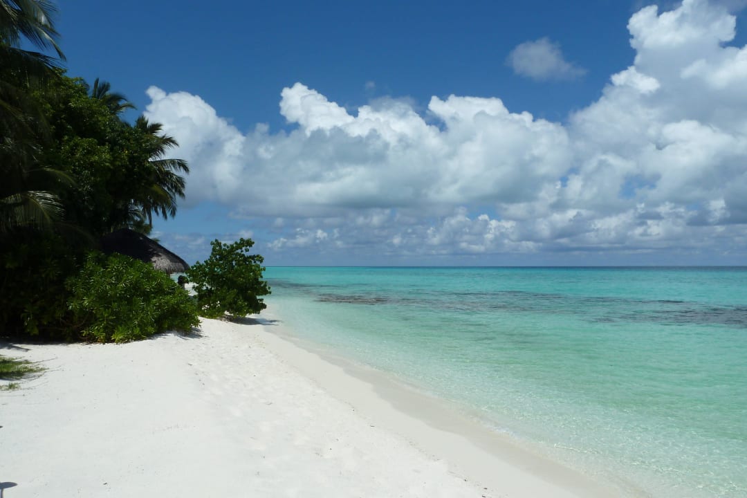 Strand Lagunenseite Spaziergang zur Sandbank Kuramathi Maldives