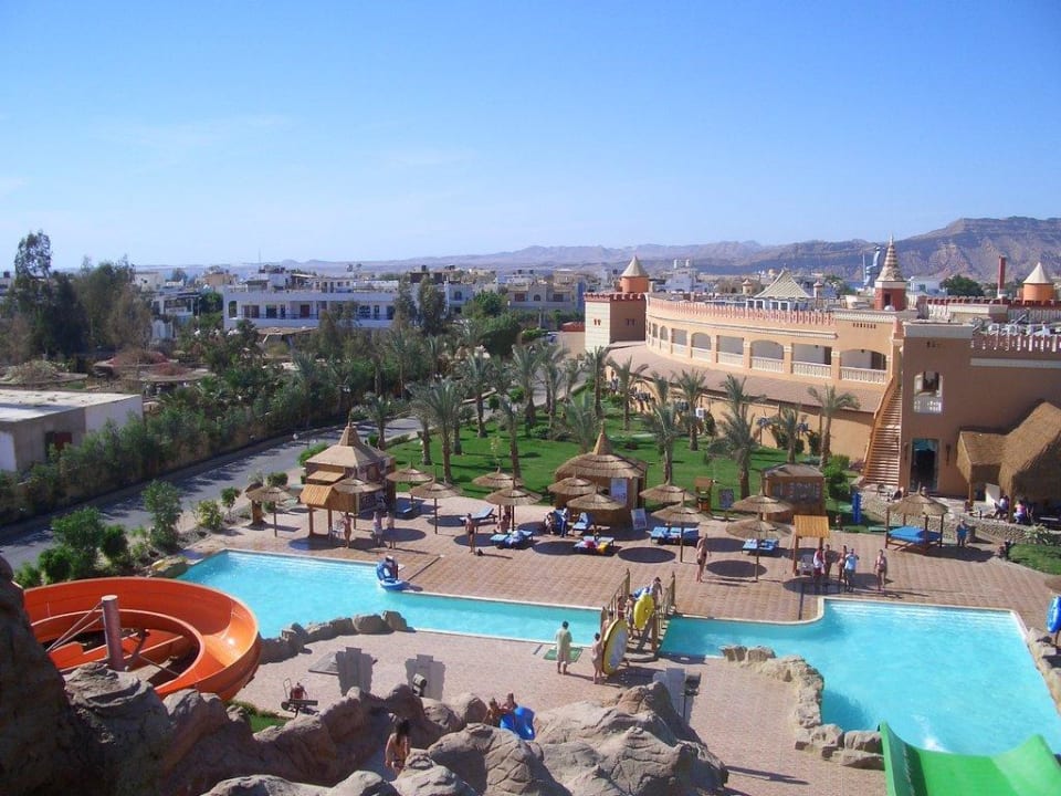 Poolanlage von einer der Rutschen aus Pickalbatros Aqua Blu Resort - Sharm El Sheikh