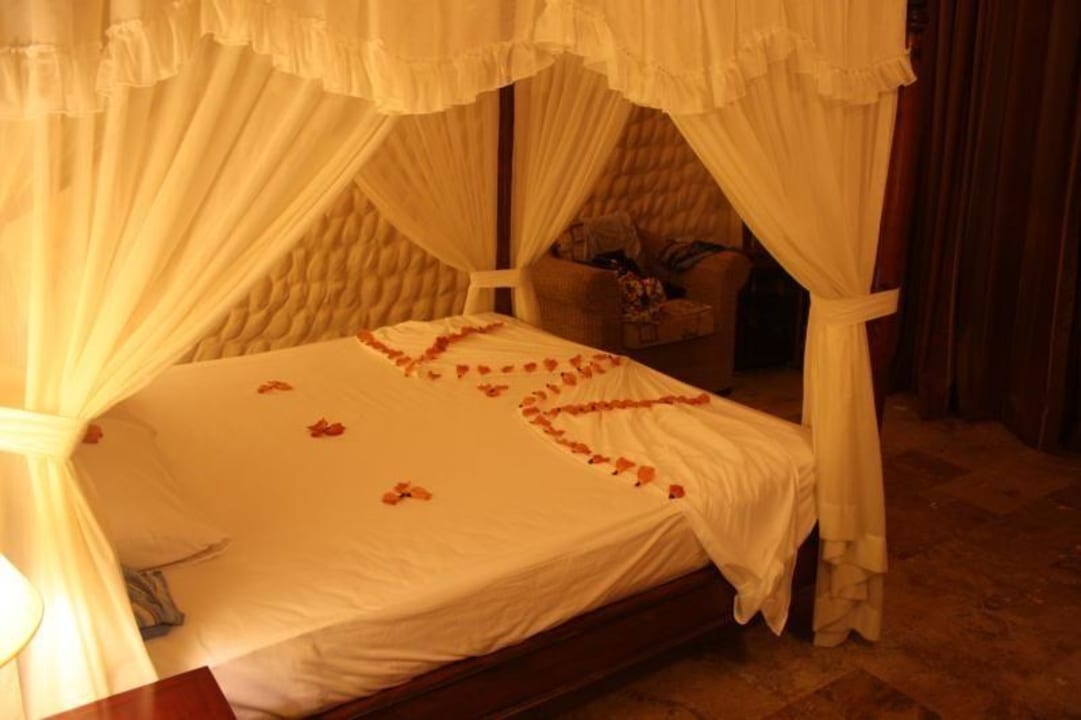 Delux-Zimmer mit Bett-Deko Sun Siyam Olhuveli