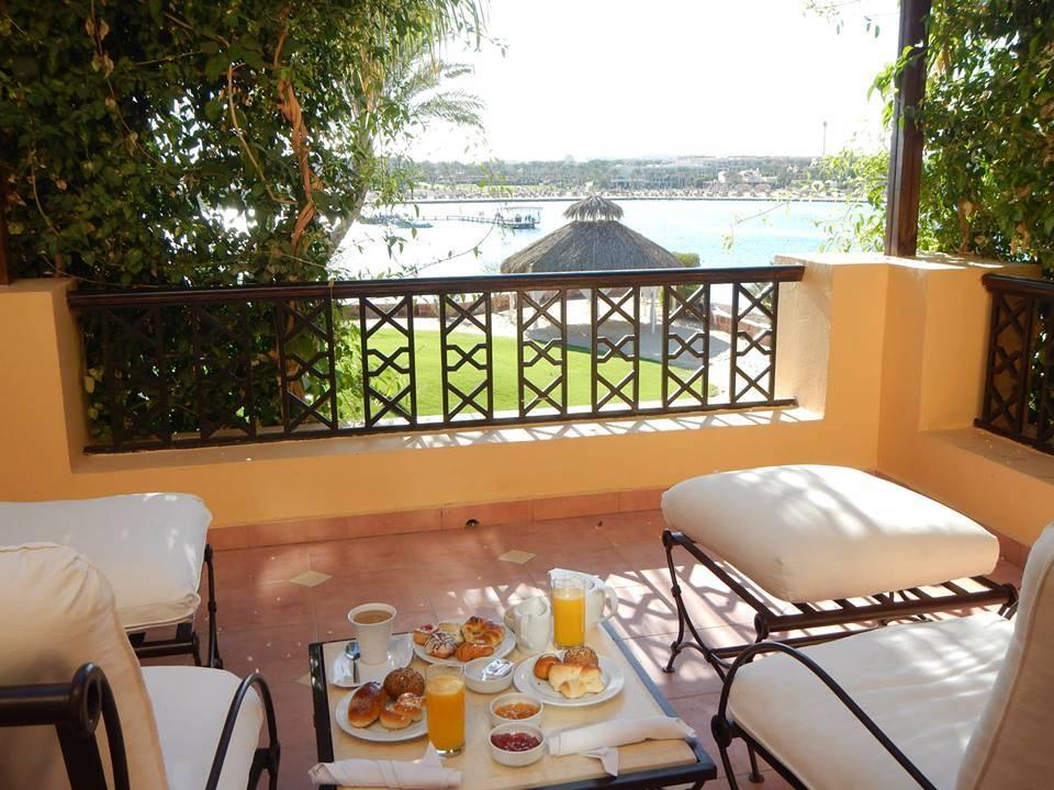 Serice! Frühstück auf dem Zimmer Steigenberger Coraya Beach - Adults only