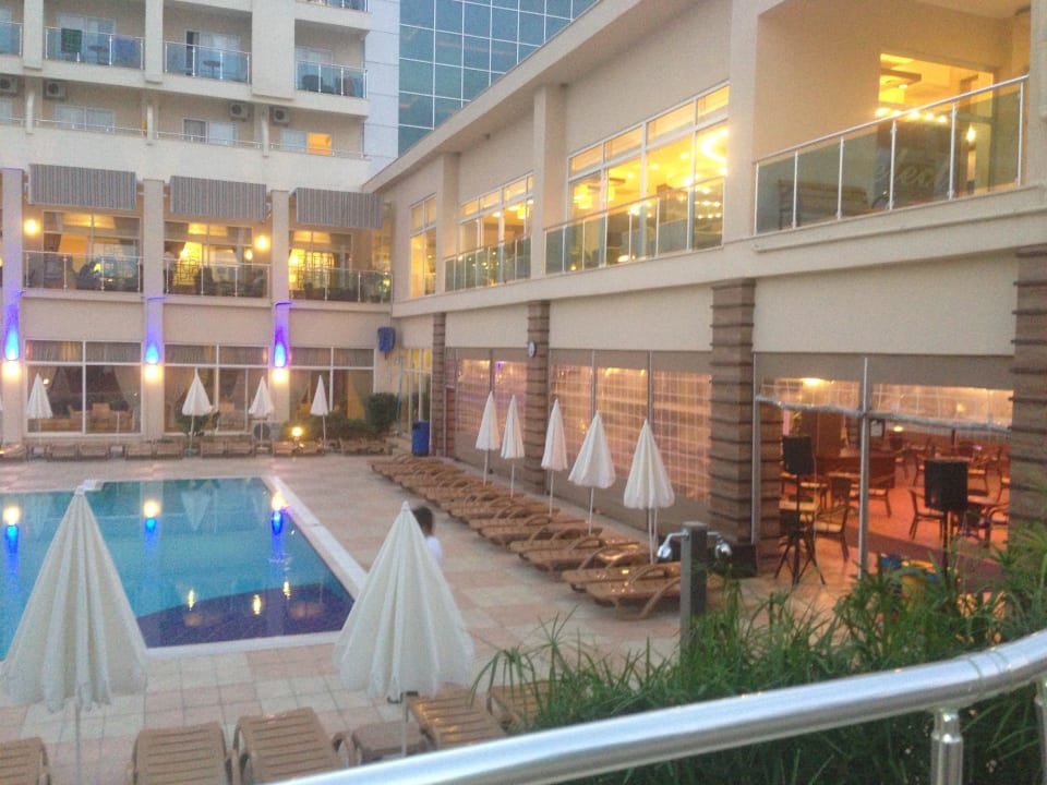 Pool und Poolbar Solivia Hotel