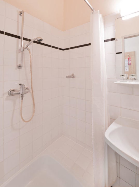 Badezimmer / Dusche Hotel Graf Stadion
