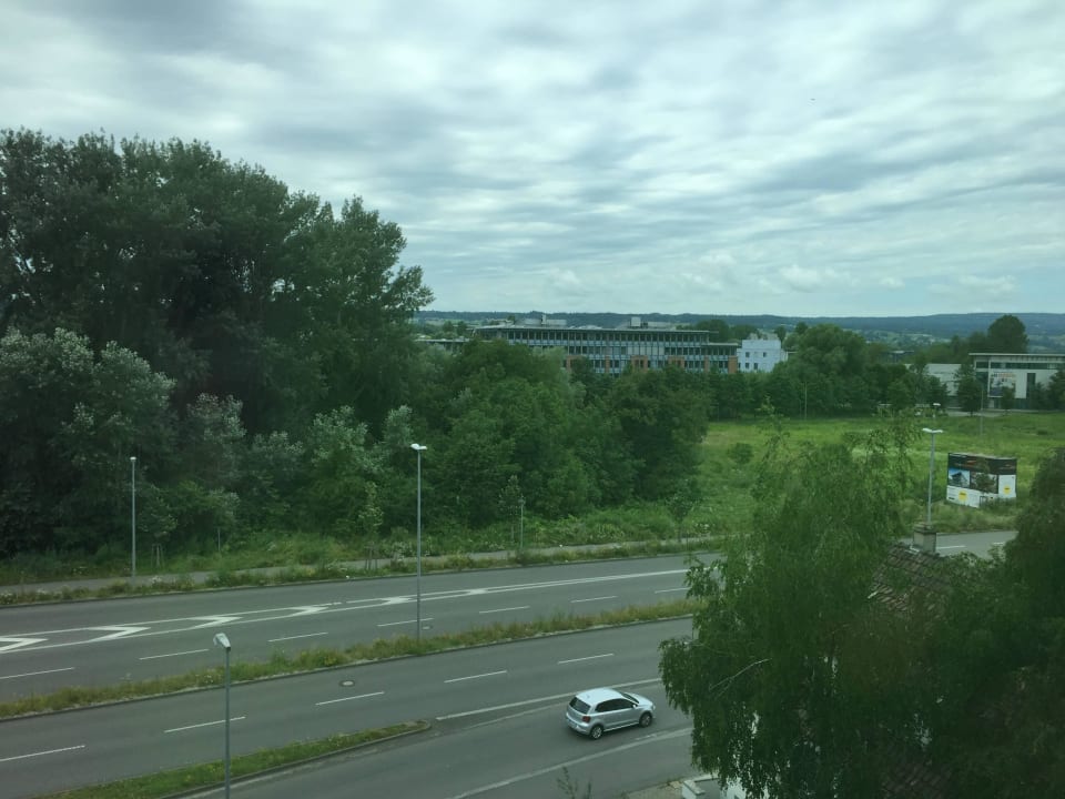 Hinter dem Hotel ibis Styles Konstanz