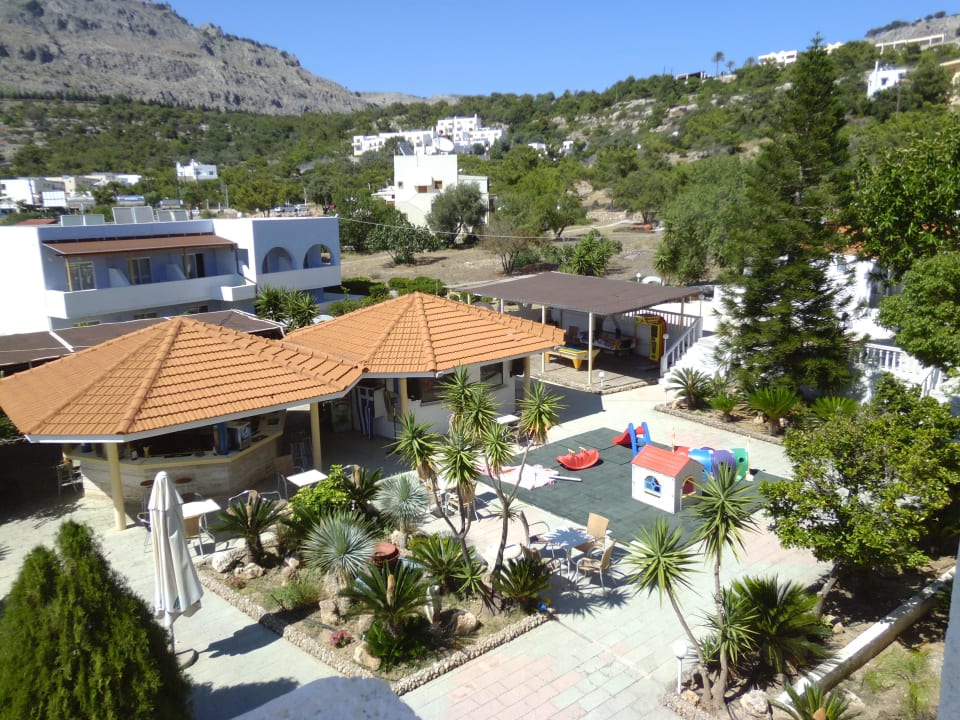 Pool bar widziany z balkonu Hotel Thalia