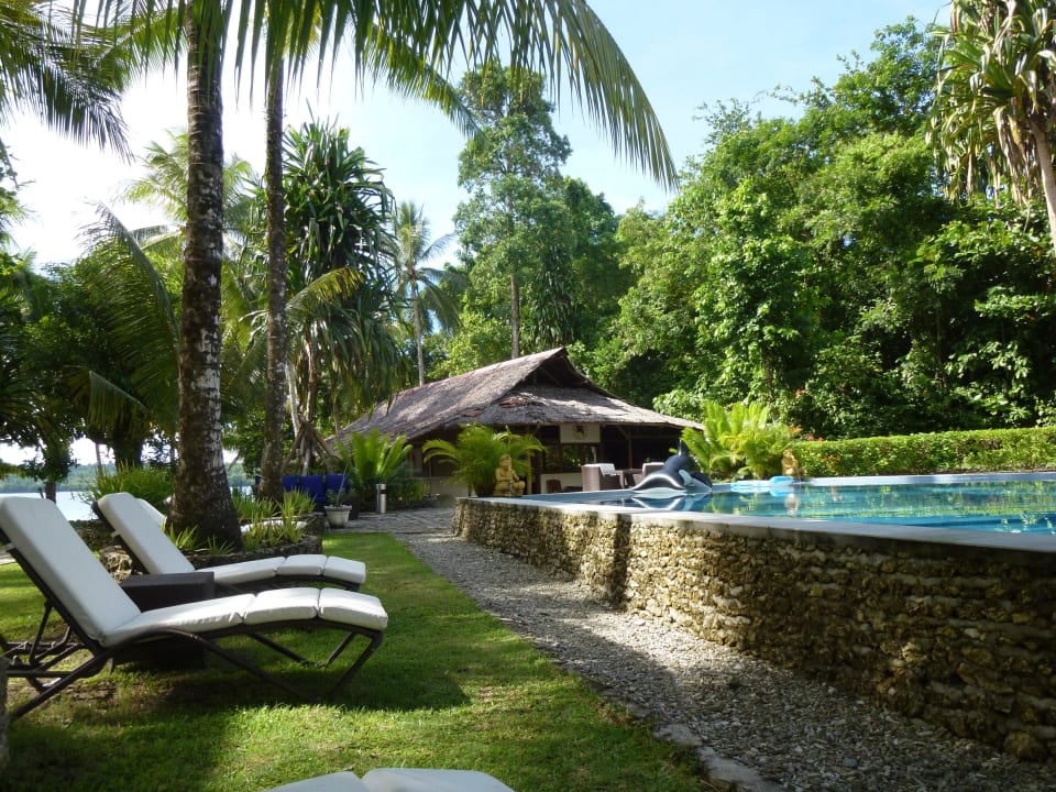 20 m entfernt der Pool Cape Paperu Resort & Spa