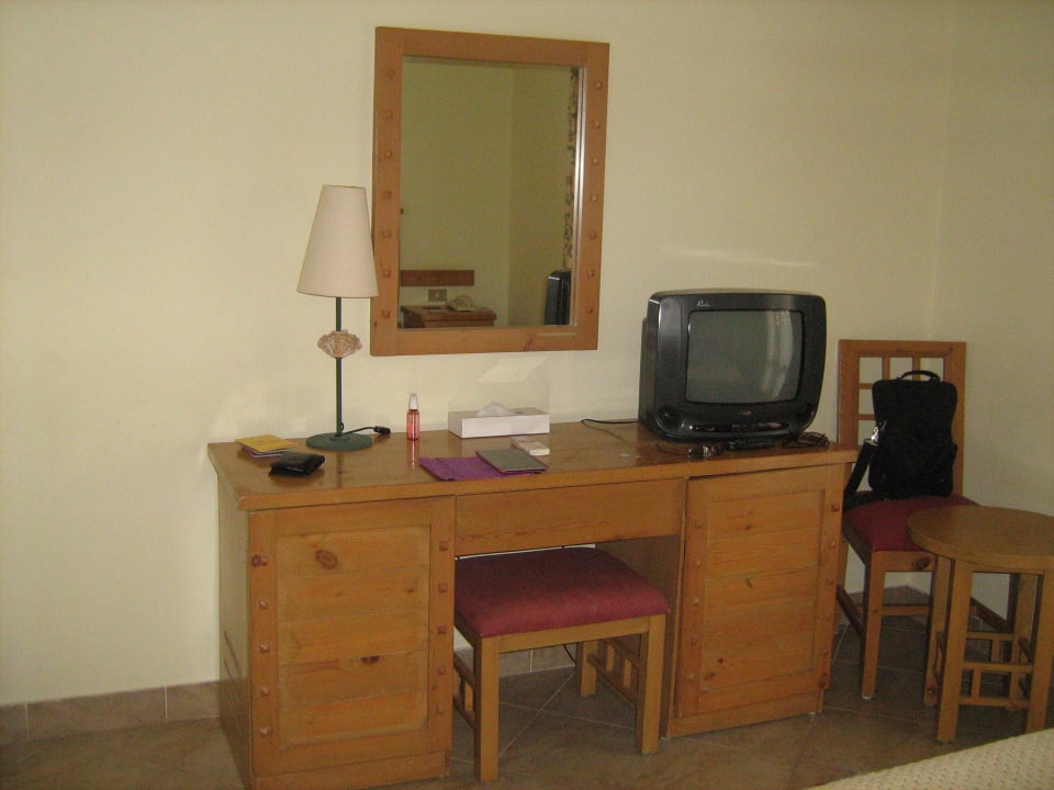 Schreibt mit Fernseher und Kühlschrank Ali Pasha Hotel