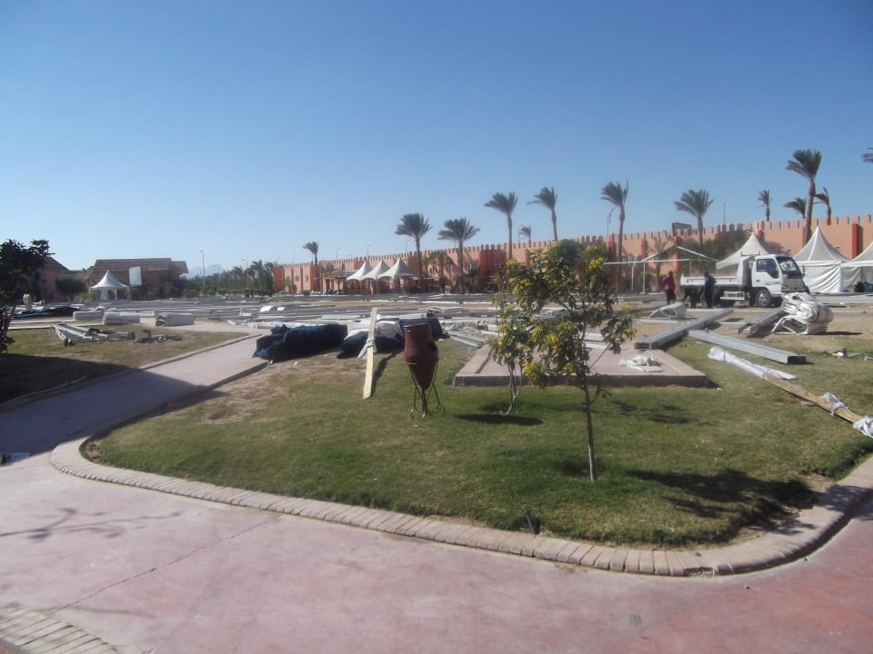 Der Rest des Silvesterzeltes Pickalbatros Alf Leila Wa Leila Resort - Neverland Hurghada