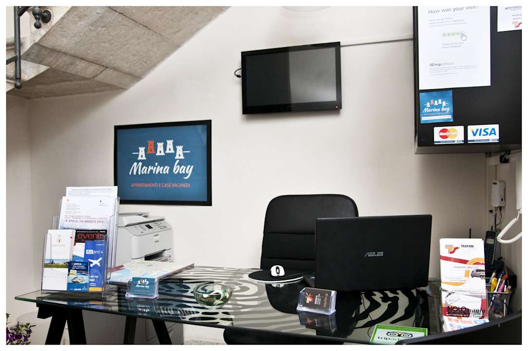 Reception Marina Bay Apartments