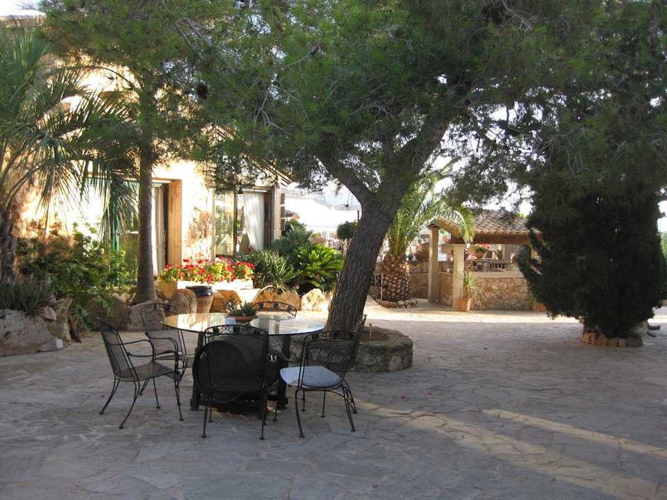 Zentraler Platz vor der Rezeption/Restaurant Finca Hotel Rural Es Turó