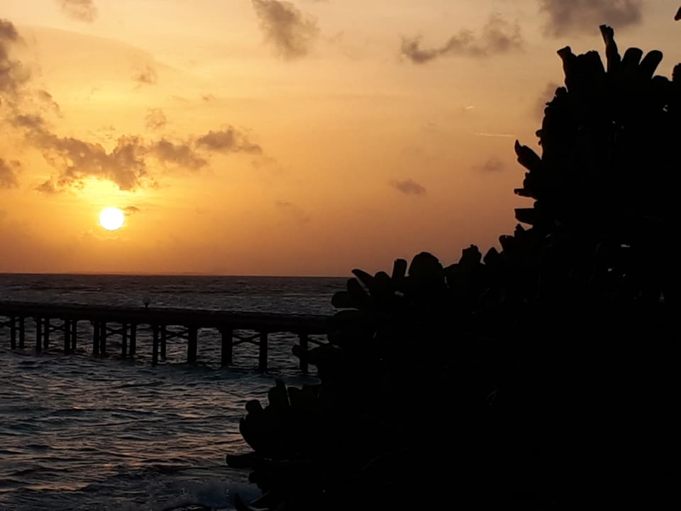 Sonnenuntergang von der 139er Strandliege Angaga Island Resort