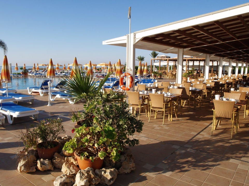 Pool und Außenbereicht Restaurant Asterias Beach