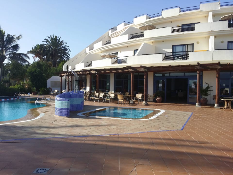 Blick Richtung Poolbar SBH Crystal Beach Hotel & Suites