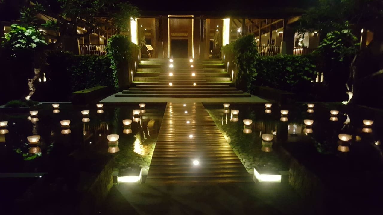 Maya Ubud bei Nacht Maya Ubud Resort & Spa Bali