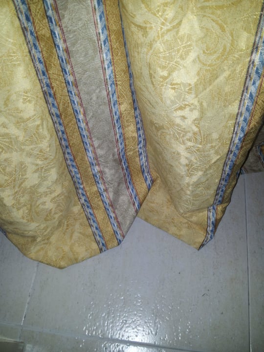 Dreckige Gardinen Ahoi! Urban Beach Hotel