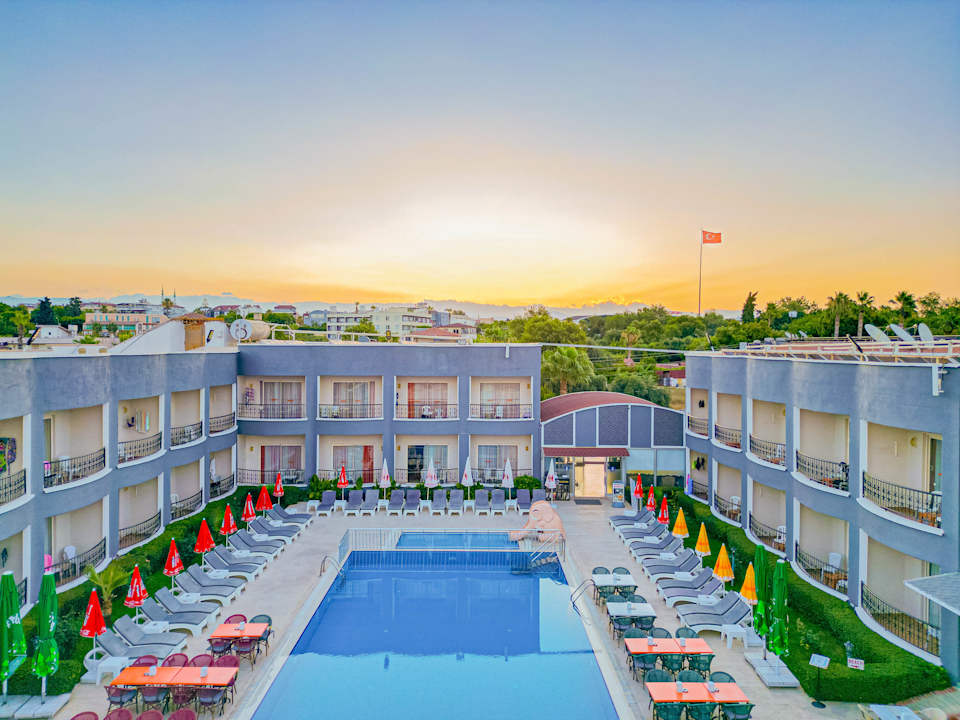 Außenansicht Sayanora Hotel