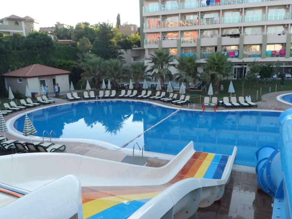 Kinderpool mit drei Rutschen  Hotel Gardenia Beach