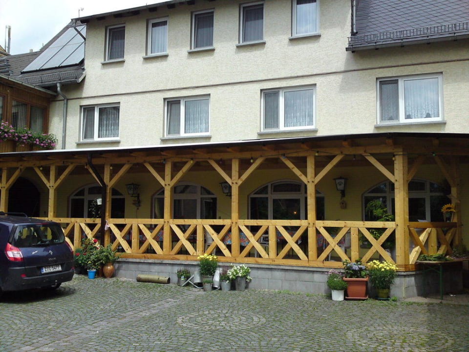 Innenhof mit Veranda Landhotel Sperlingsberg