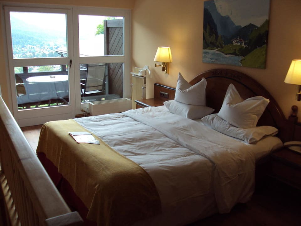 Schlafzimmer oben mit Balkon Riessersee Hotel
