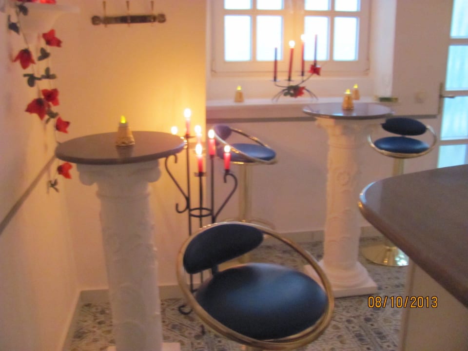 Die Stehtischchen Apartment Storchenfärbe