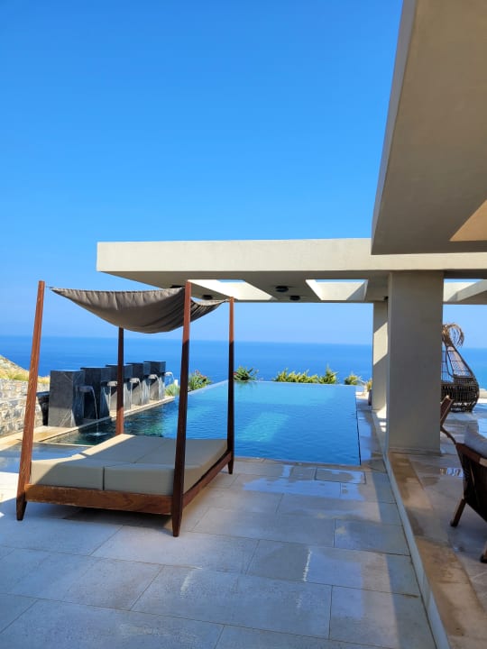 Pool Happy Cretan Suites