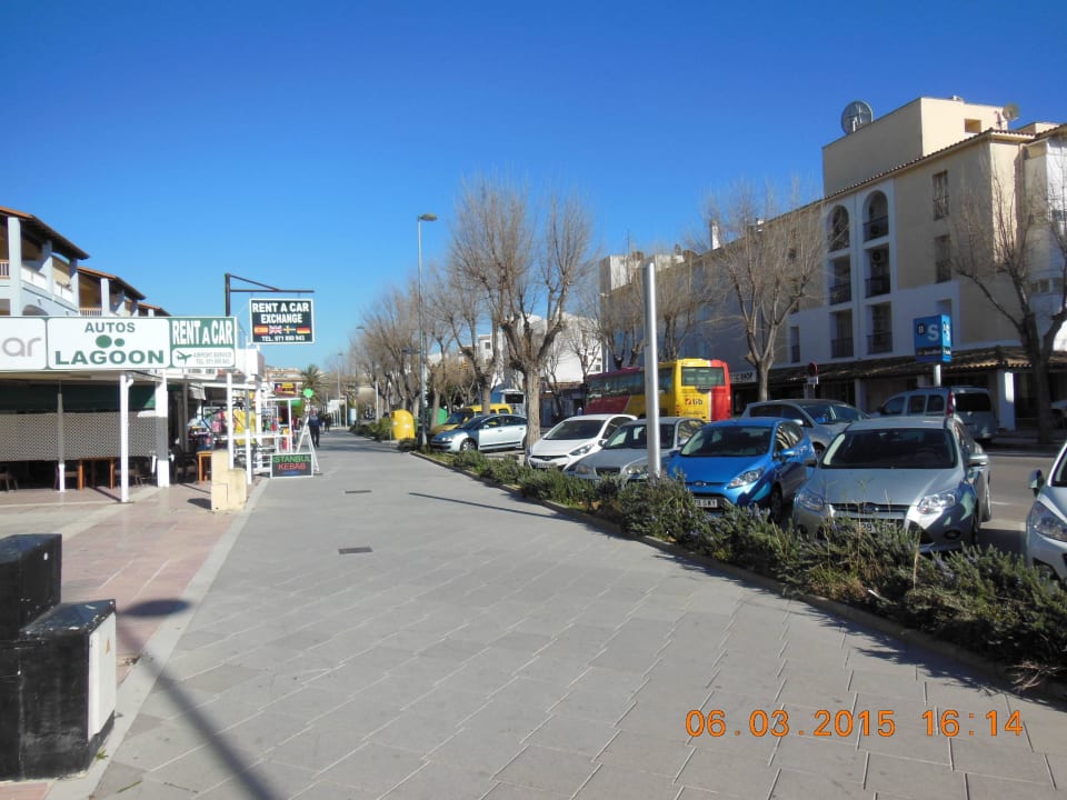 Vor dem Hotel Alcudia Garden Aparthotel