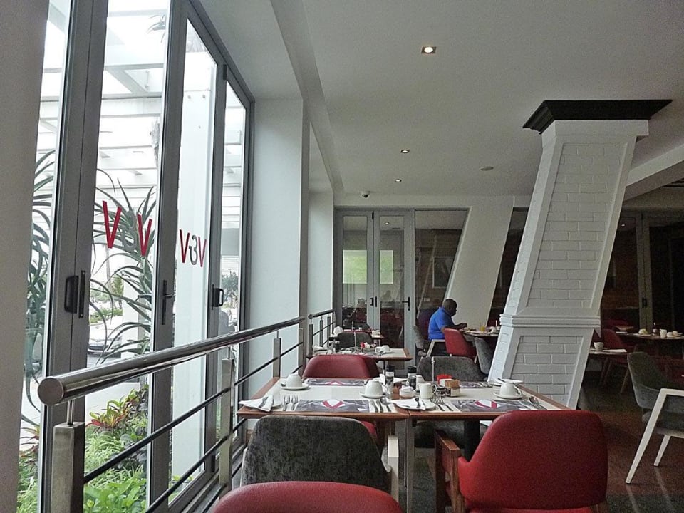 Restaurant beim Frühstück Hotel Southern Sun Maharani