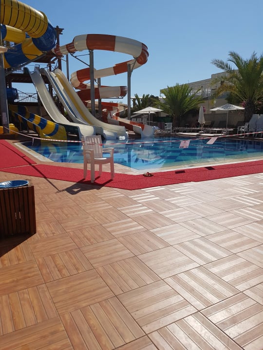 Gesperrte Poolanlage Quattro Beach Spa & Resort