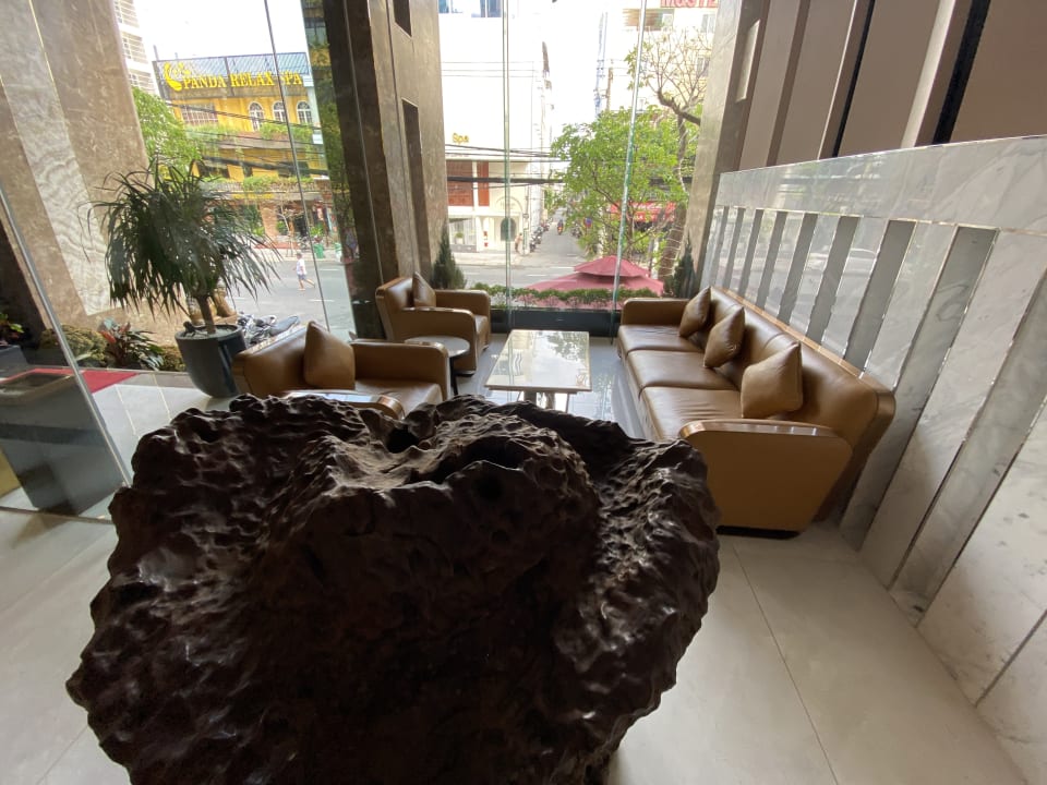 Lobby Mercy Emerald Hotel