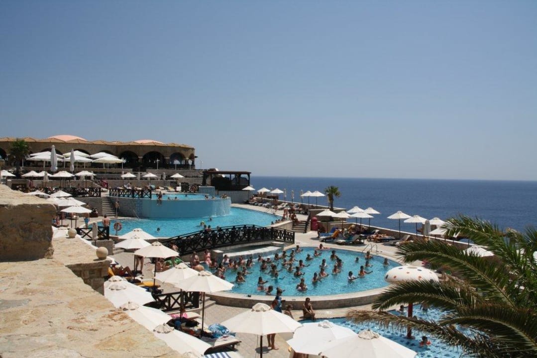 Jedna ze stref basenowych Hotel Kalithea Horizon Royal