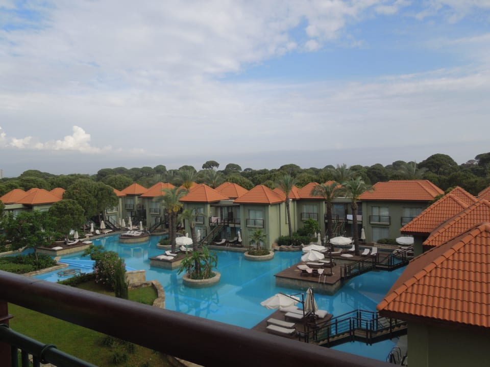 Balkon mit Blick auf Pool IC Hotels Green Palace