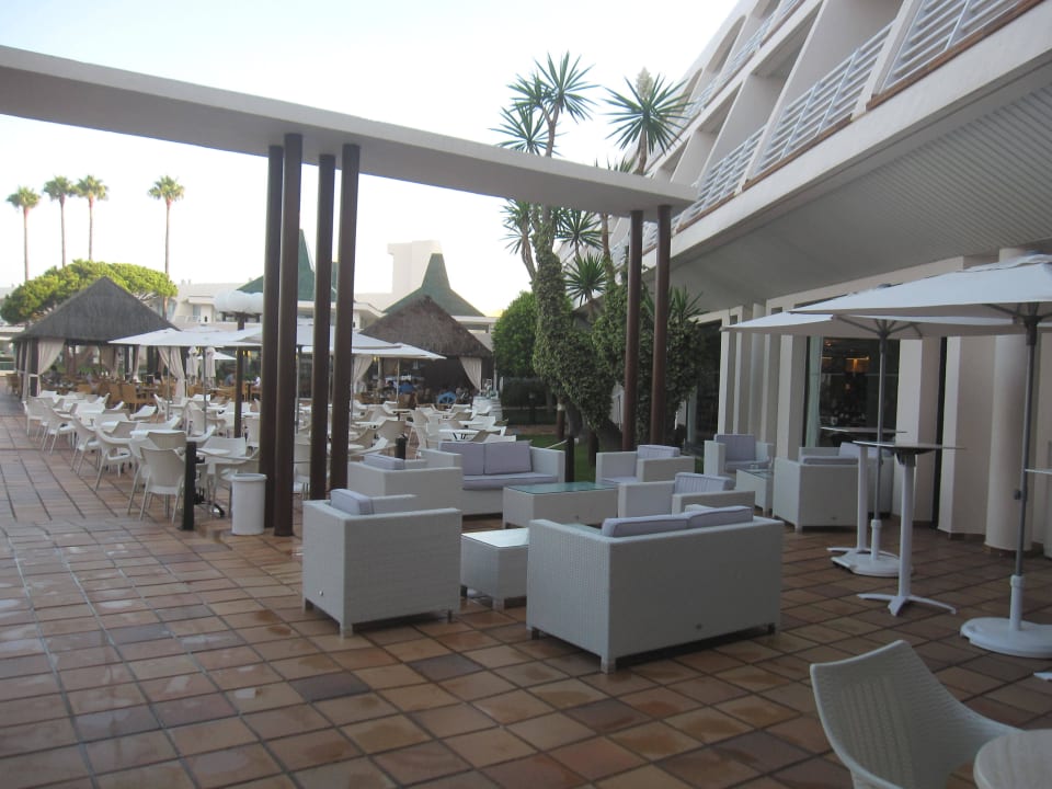 Bar außen Iberostar Waves Royal Andalus