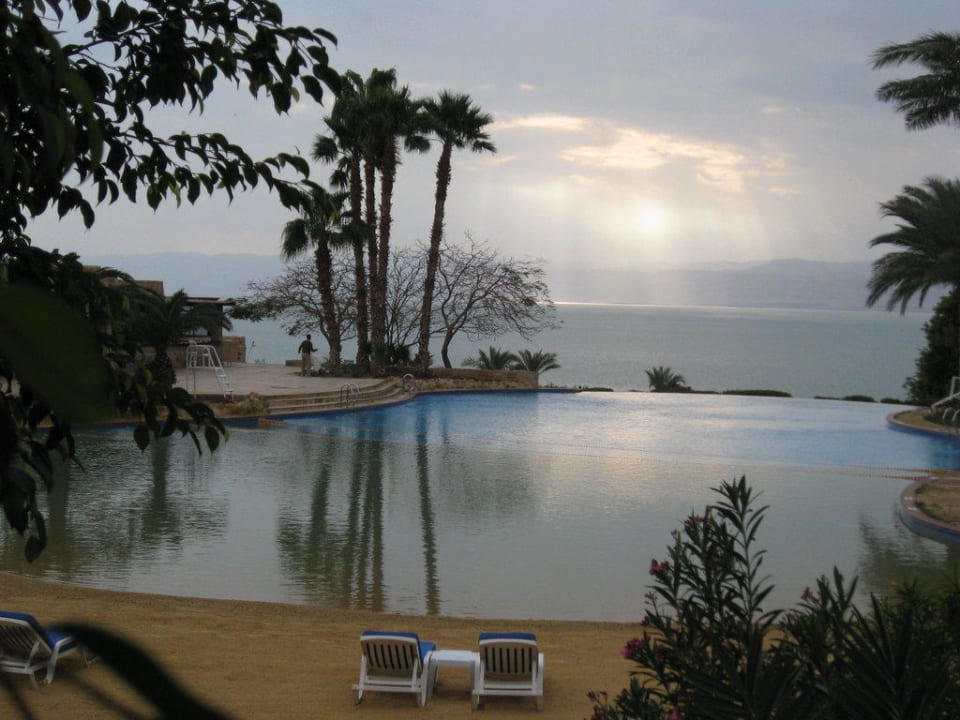 Der Sommerpool Mövenpick Resort & Spa Dead Sea