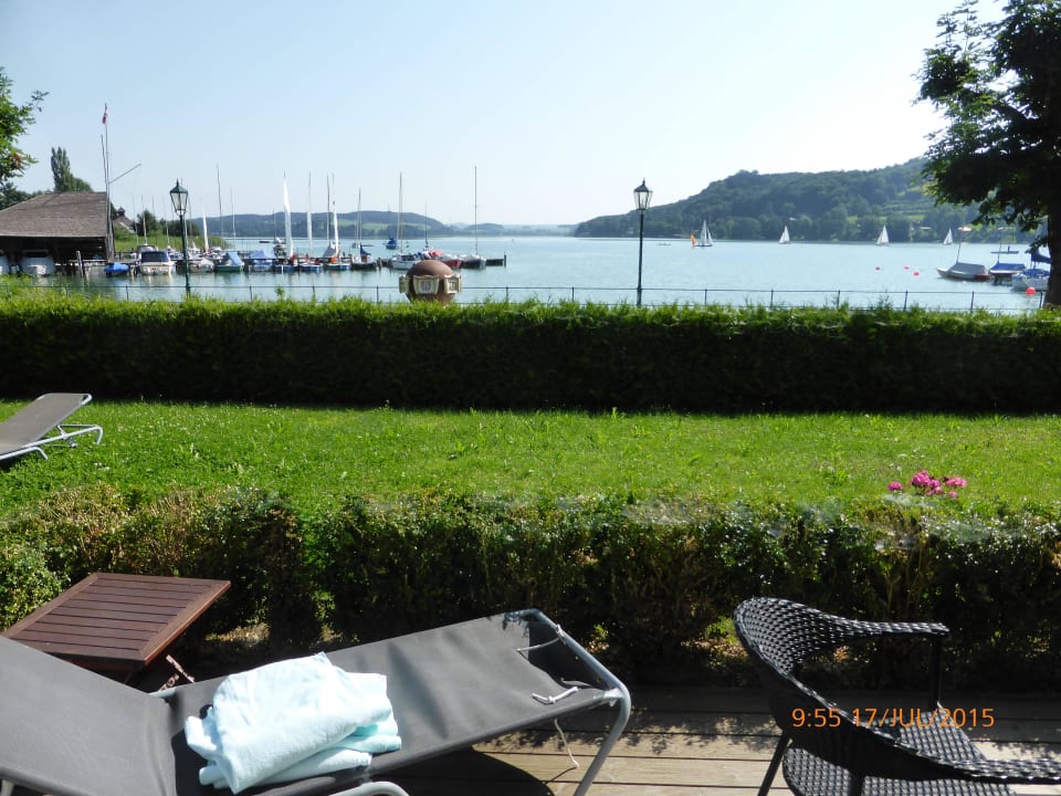 Direkt vor unserer Terrasse Seeside Hotel Seewirt Mattsee