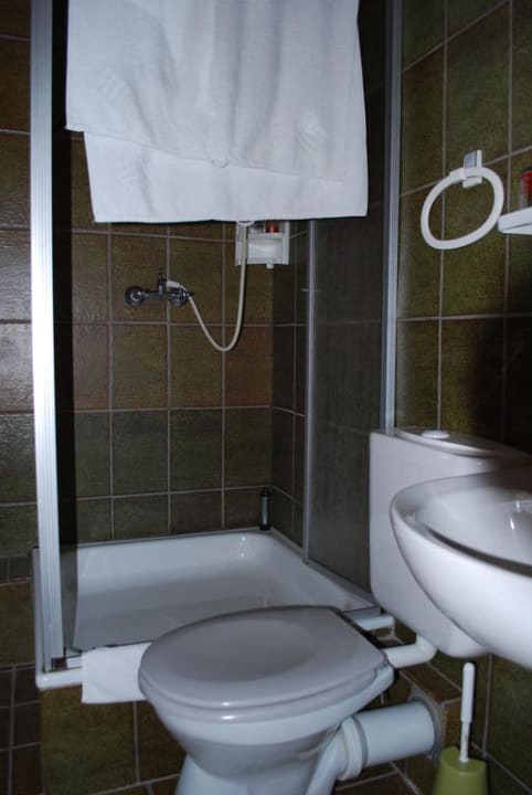 Duscheingang über Toilette Hotel Bergland-Hof