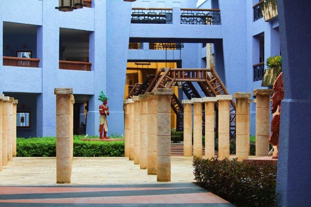 Innenhof Iberostar Selection Paraiso Maya Suites