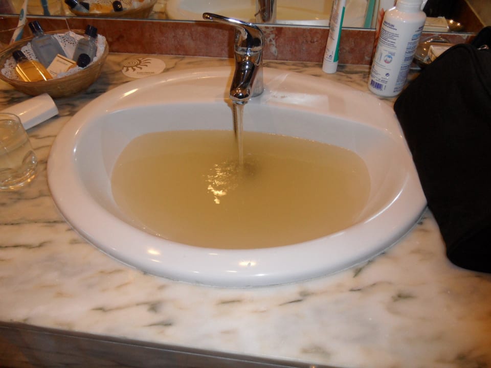 Schmutziges Wasser Bahia Principe Sunlight Costa Adeje