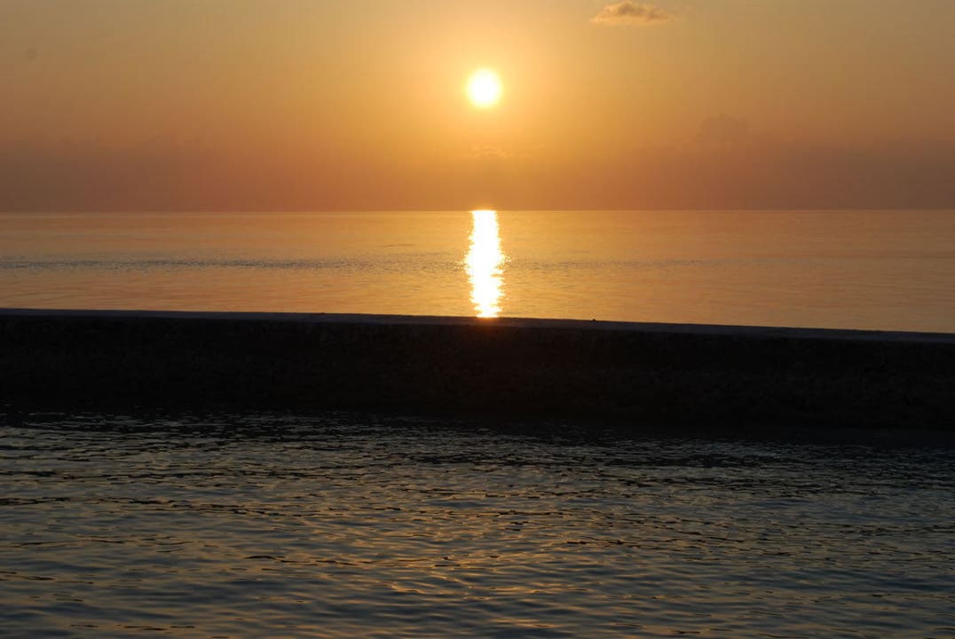 Sonnenuntergang Veligandu Maldives Resort Island