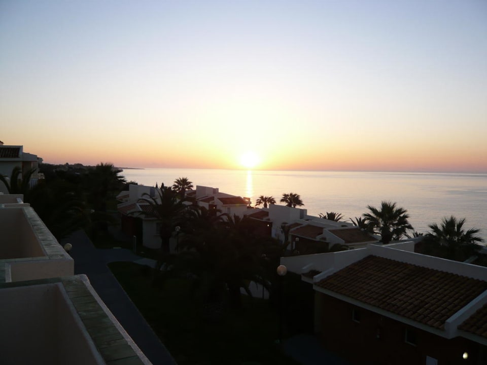 Sonnenaufgang vom Hotelzimmer aus blau punta reina