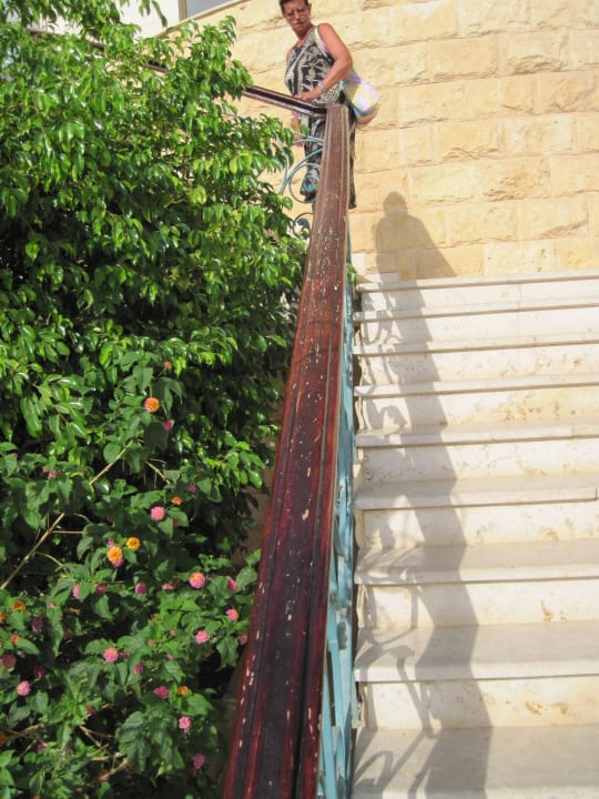 Handlauf der Stiege zur Lobby Brayka Bay Resort