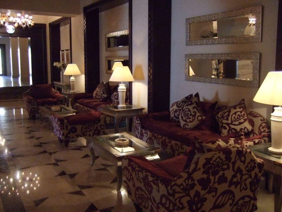 Lobby mit Sitzgelegenheiten Miramar Al Aqah Beach Resort