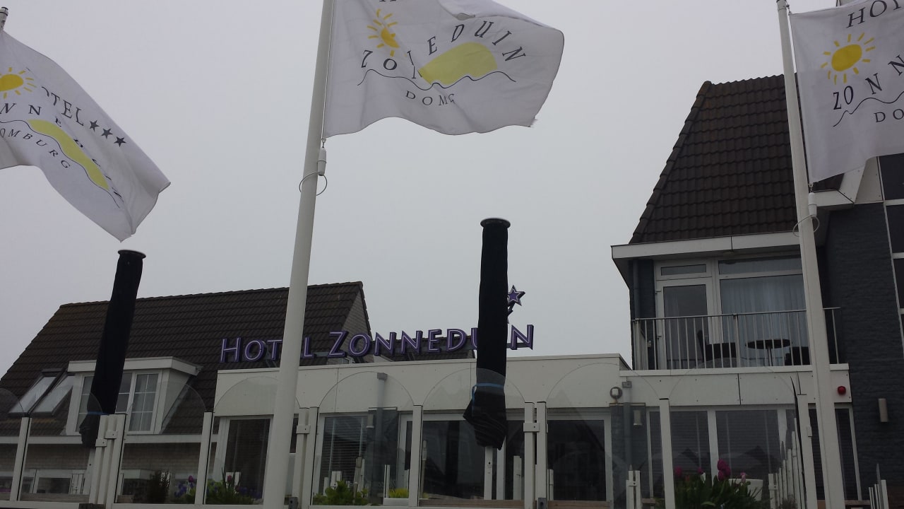 Hotel von vorne Hotel Zonneduin