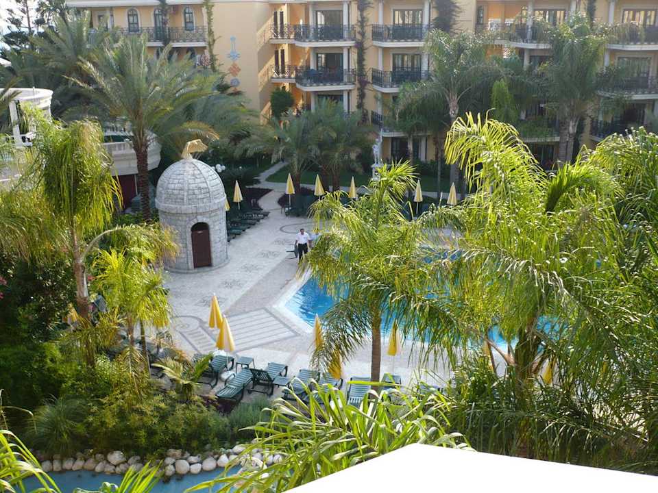 Blick vom Zimmer auf den Pool Hotel Yetkin