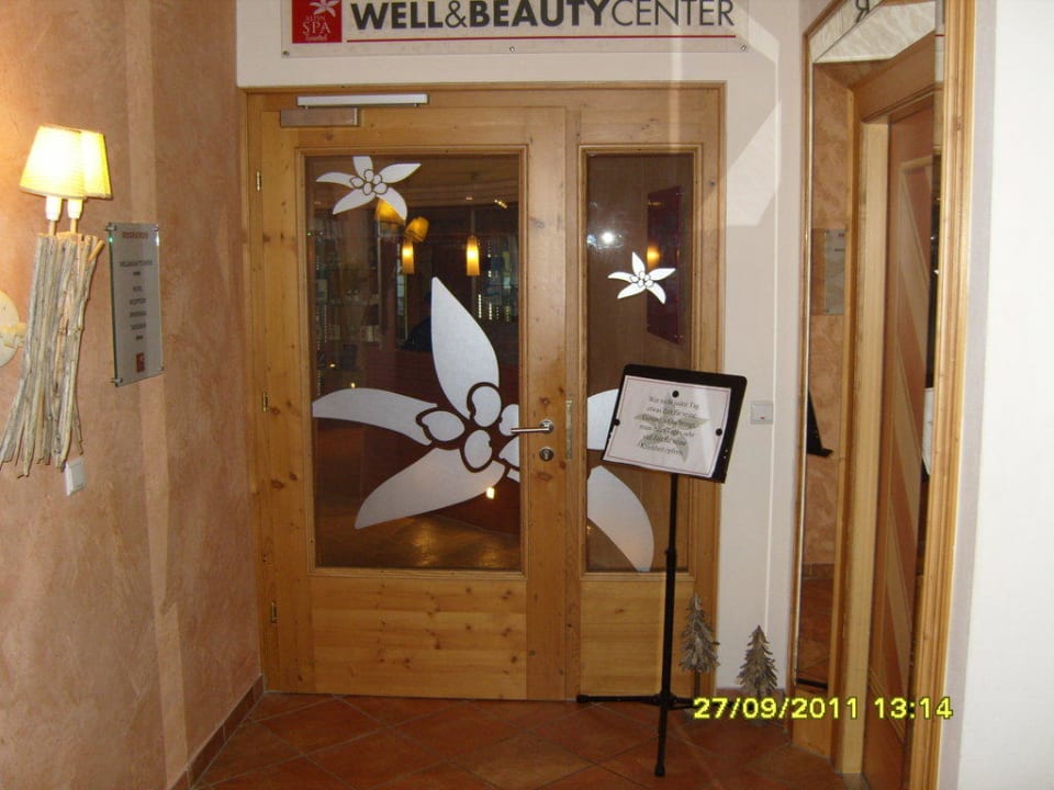 Eingang zum Massage- und Beautybereich Hotel Alpin Spa Tuxerhof
