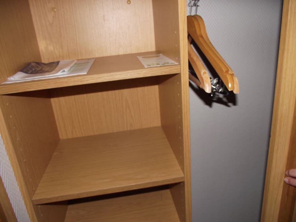 Schrank Leonardo Hotel Düsseldorf Airport - Ratingen