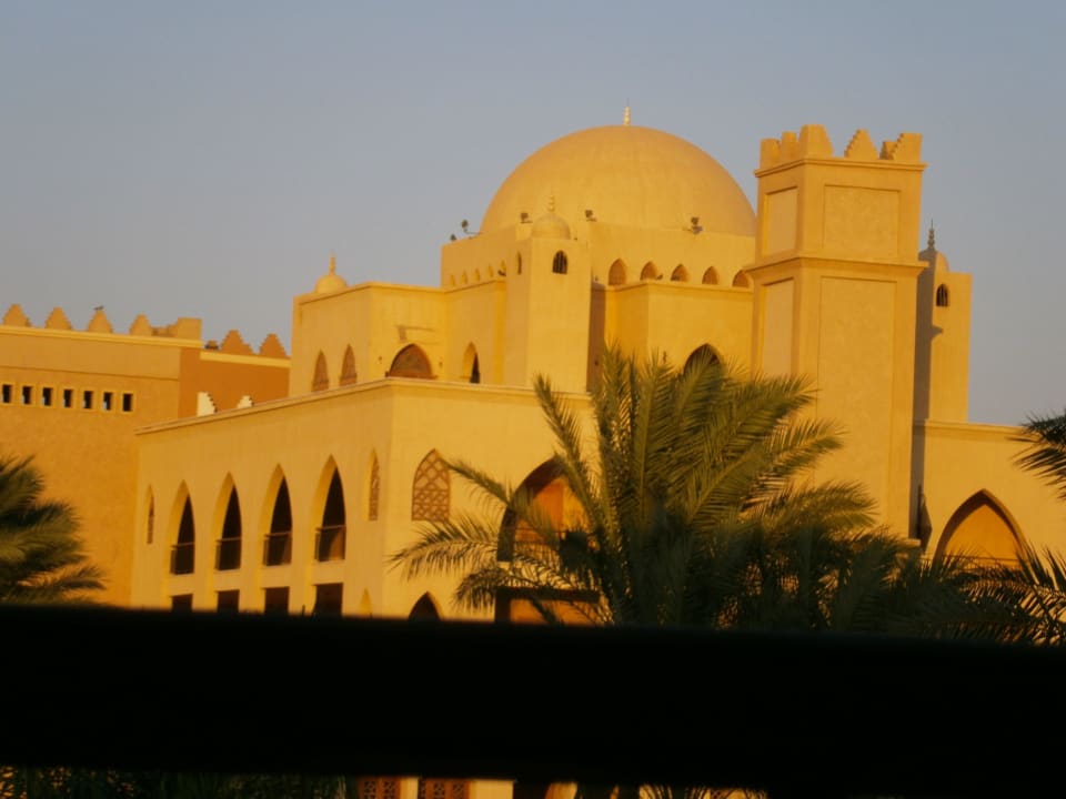 Hotel bei Sonnenuntergang Makadi Palace