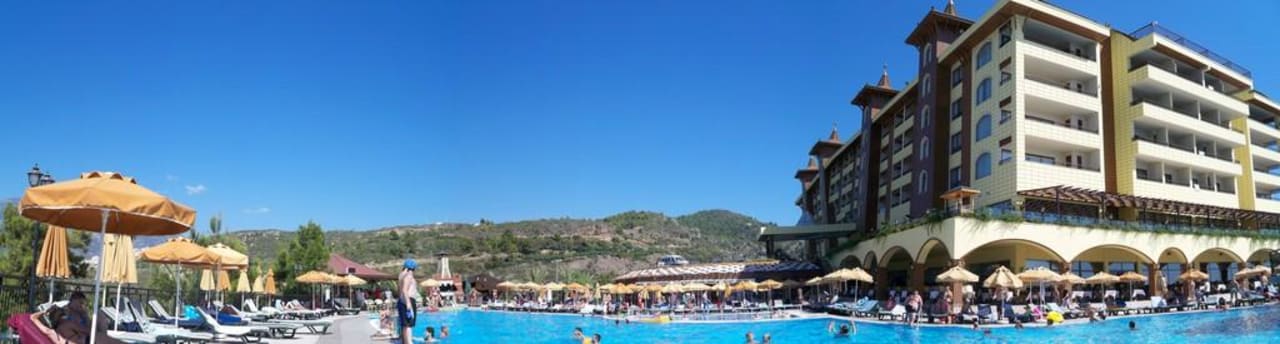 Hotel und Animationspool Utopia World