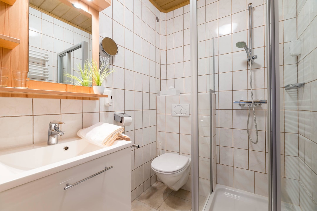 Badezimmer mit WC Haus Martin - Weingut Schneeberger