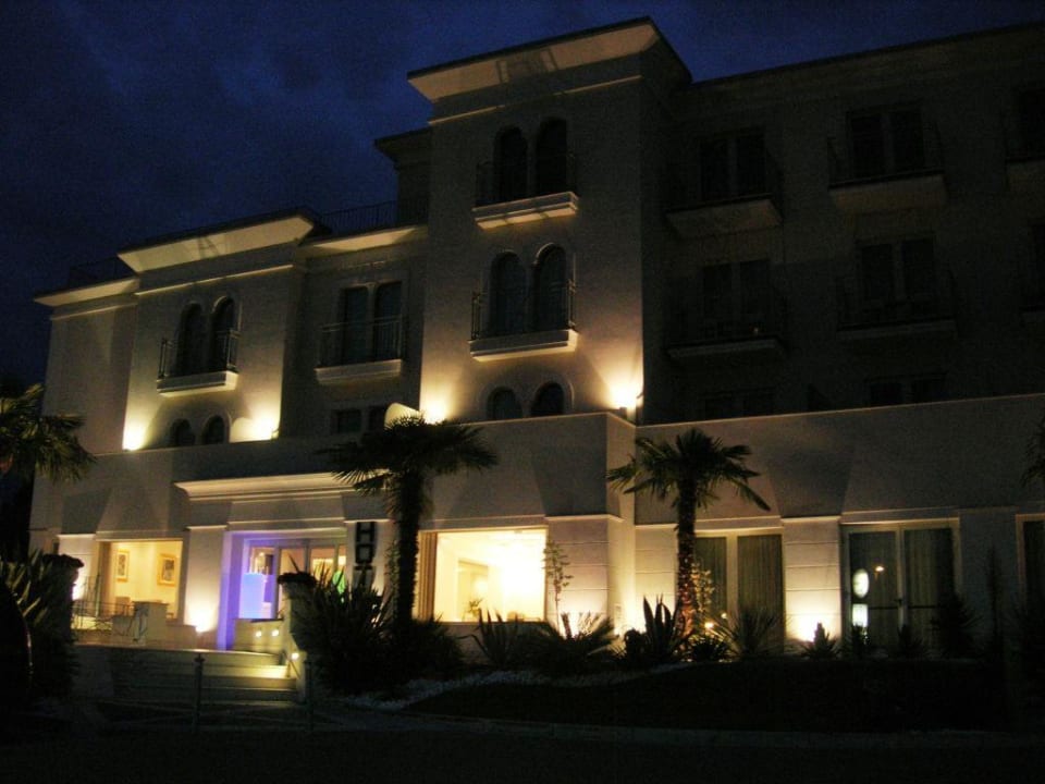 Hotel Nazionale - Desenzano del Garda   bei Nacht Hotel Nazionale